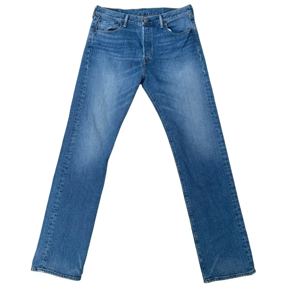 Levi’s‎ Jeans 501 33 x 34 Med Wash Button Fly Classic Casual Normcore Americana